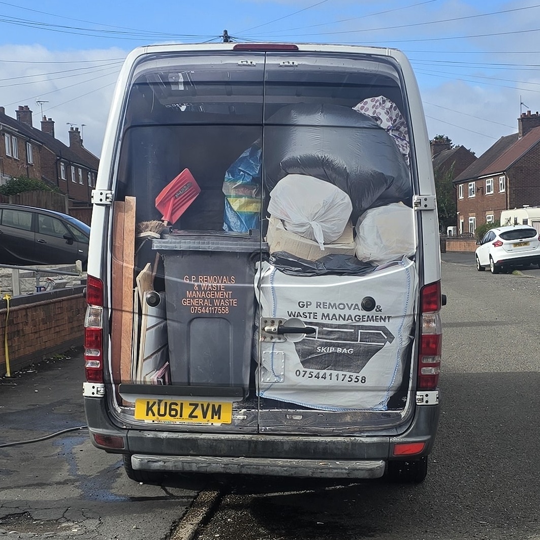photo of gp removals van